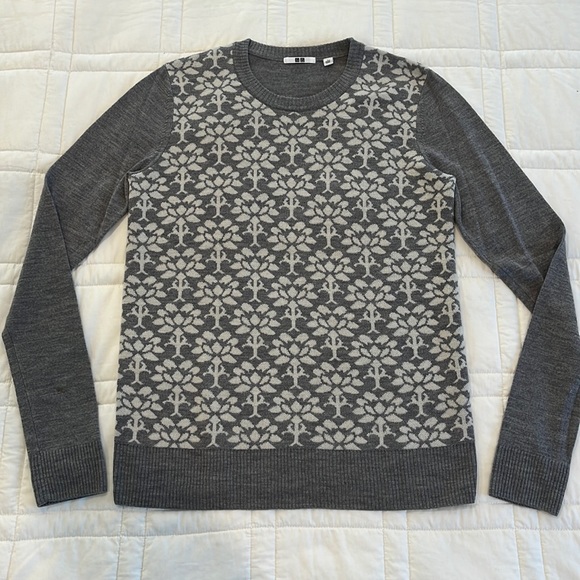 Uniqlo sweater - Picture 1 of 12